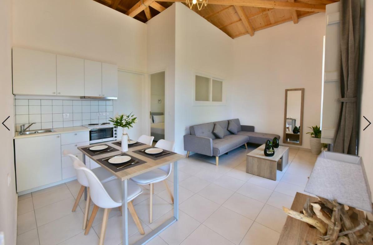 Douskos Beach House Apartment Hydra  Exterior photo